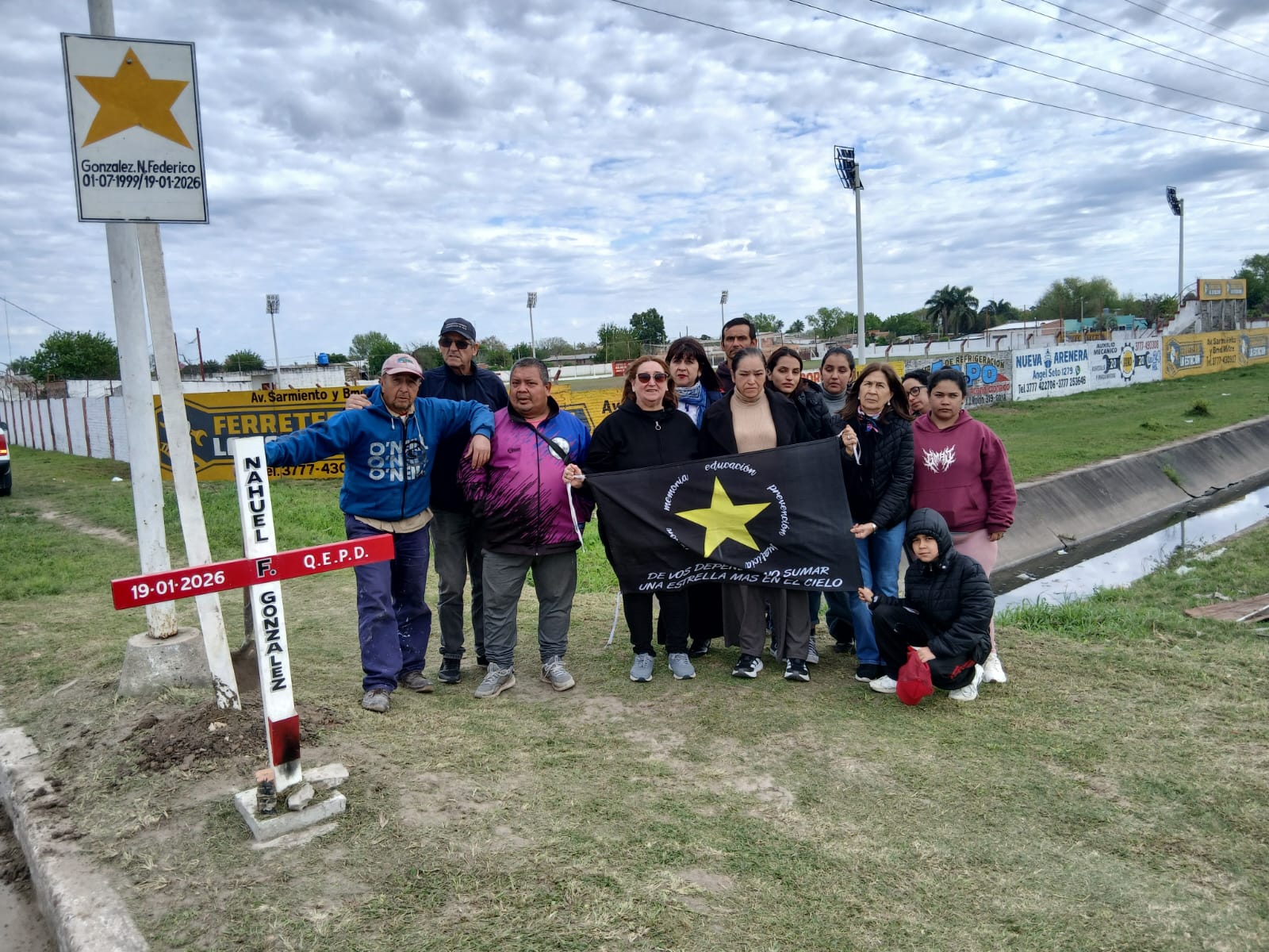 Estrellas Amarillas colocó en Goya la estrella N° 62 en homenaje a joven fallecido en un siniestro vial