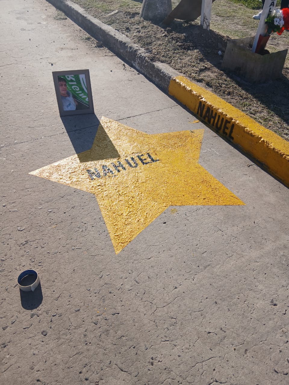 Estrellas Amarillas colocó en Goya la estrella N° 62 en homenaje a joven fallecido en un siniestro vial